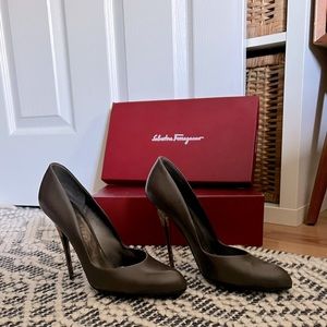 Ferragamo heels! Dark brown olive color. Size 9
